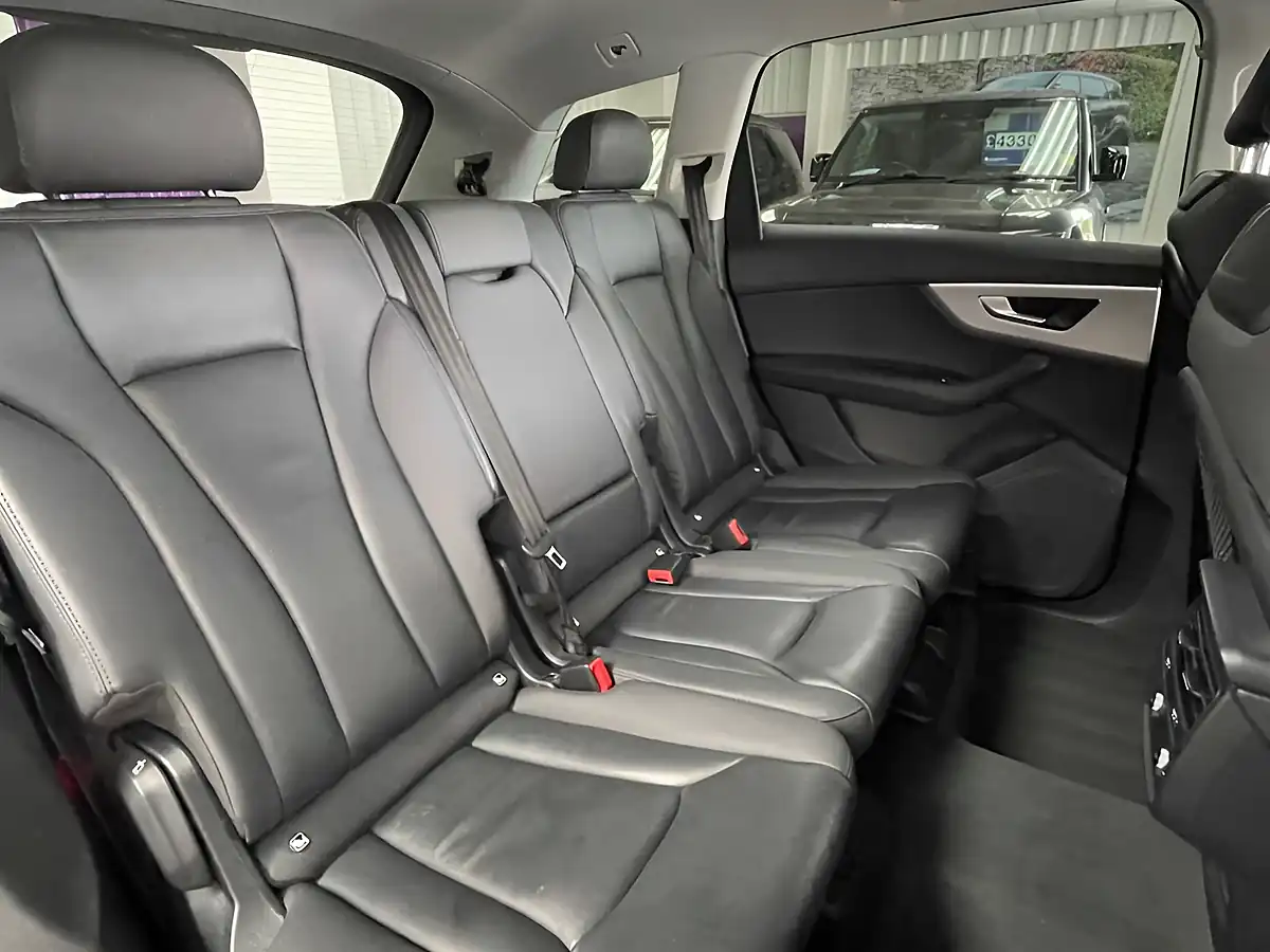 Used 2020 Audi Q7 Sport Floret Silver - Interior and Exterior details 14