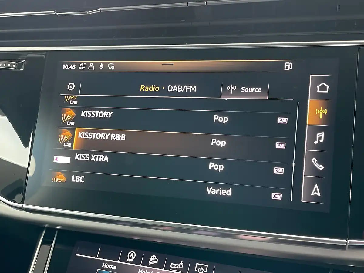 Used 2020 Audi Q7 Sport Floret Silver - Interior and Exterior details 18