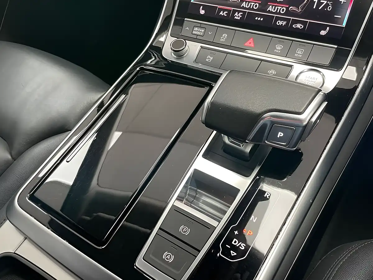 Used 2020 Audi Q7 Sport Floret Silver - Interior and Exterior details 20