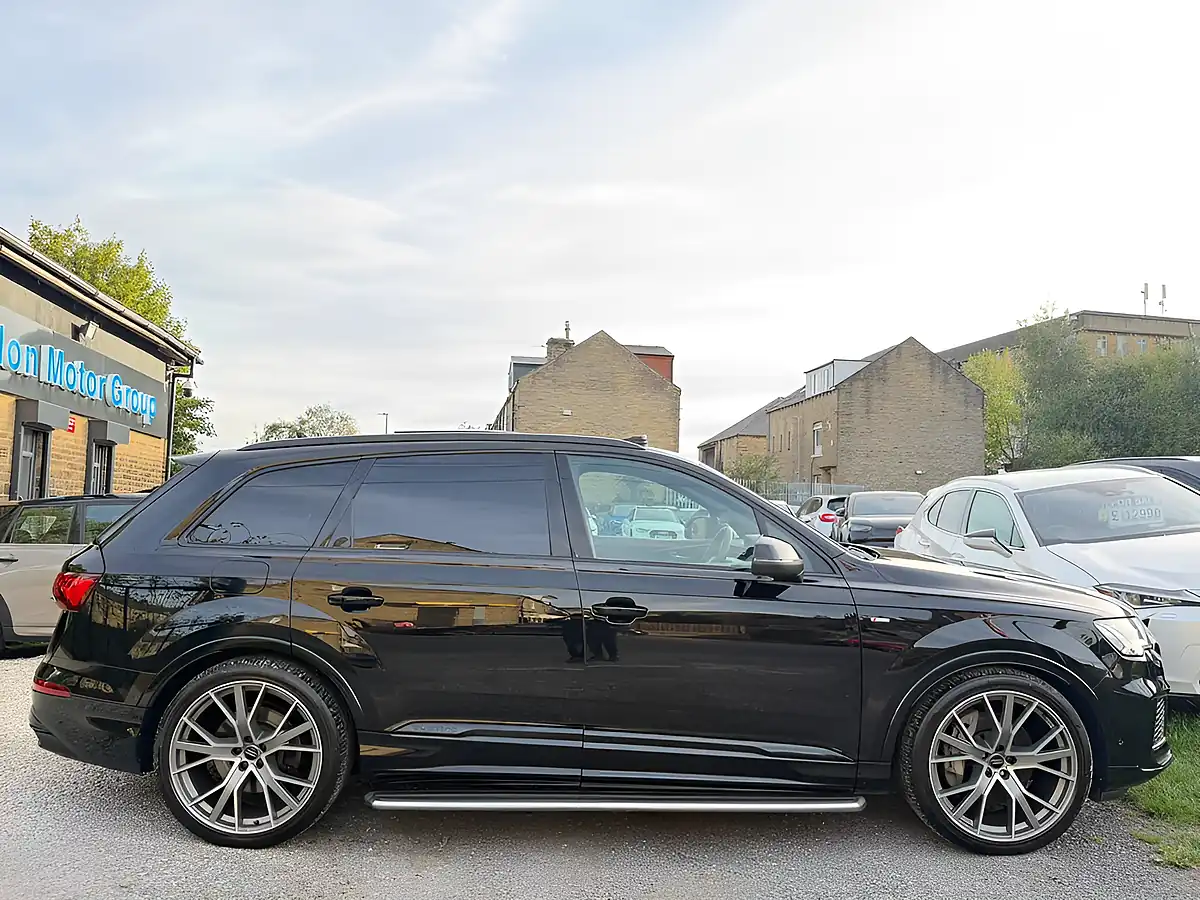 Used 2020 Audi Q7 Vorsprung Black - Interior and Exterior details 8
