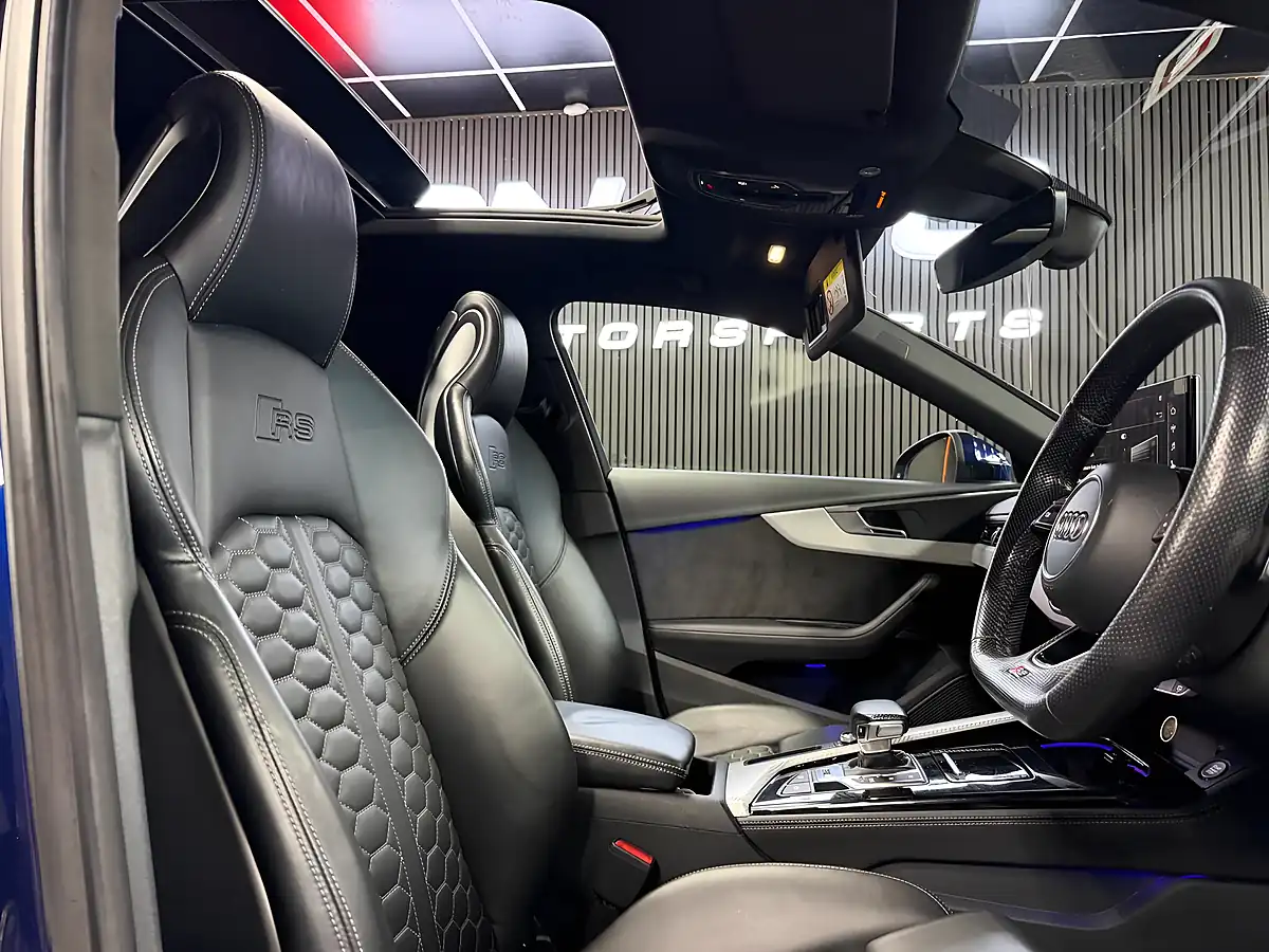 Used 2020 Audi RS4 Avant Blue - Interior and Exterior details 11