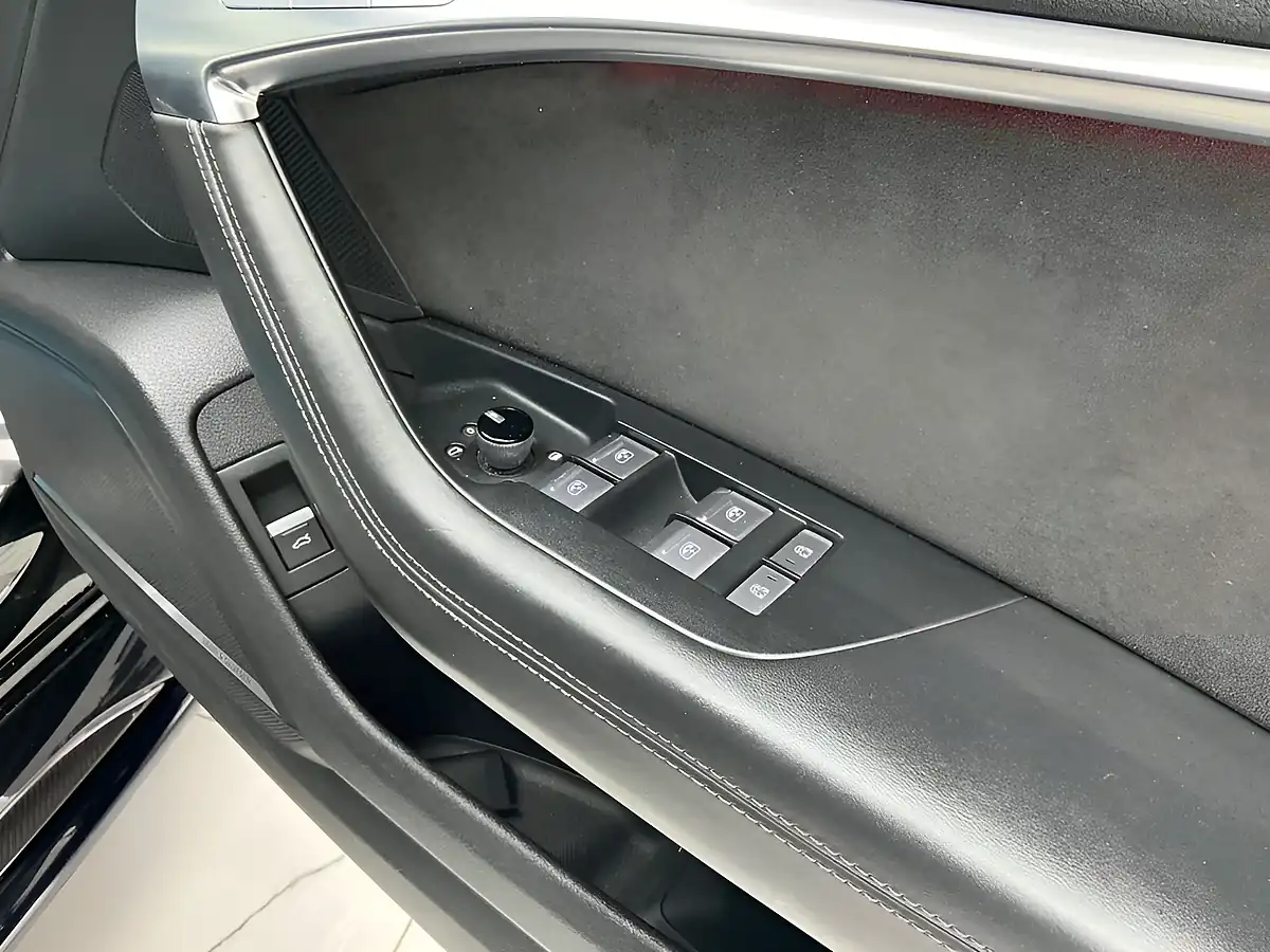 Used 2020 Audi RS6 Avant Carbon Black Black - Interior and Exterior details 11