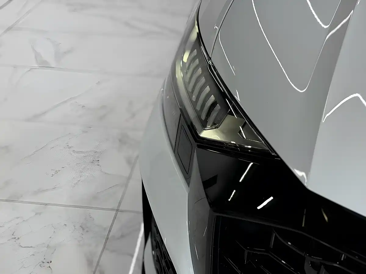 Used 2020 Audi RSQ8 Vorsprung Glacier White - Interior and Exterior details 11