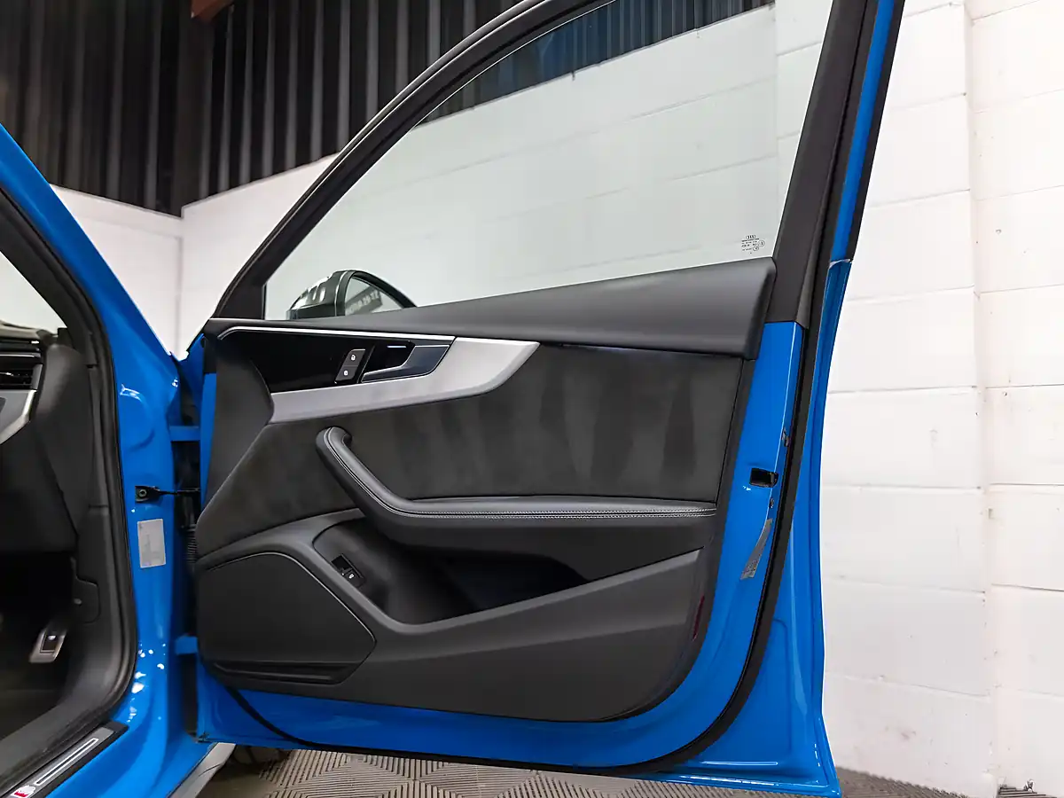 Used 2020 Audi S4 Blue - Interior and Exterior details 13