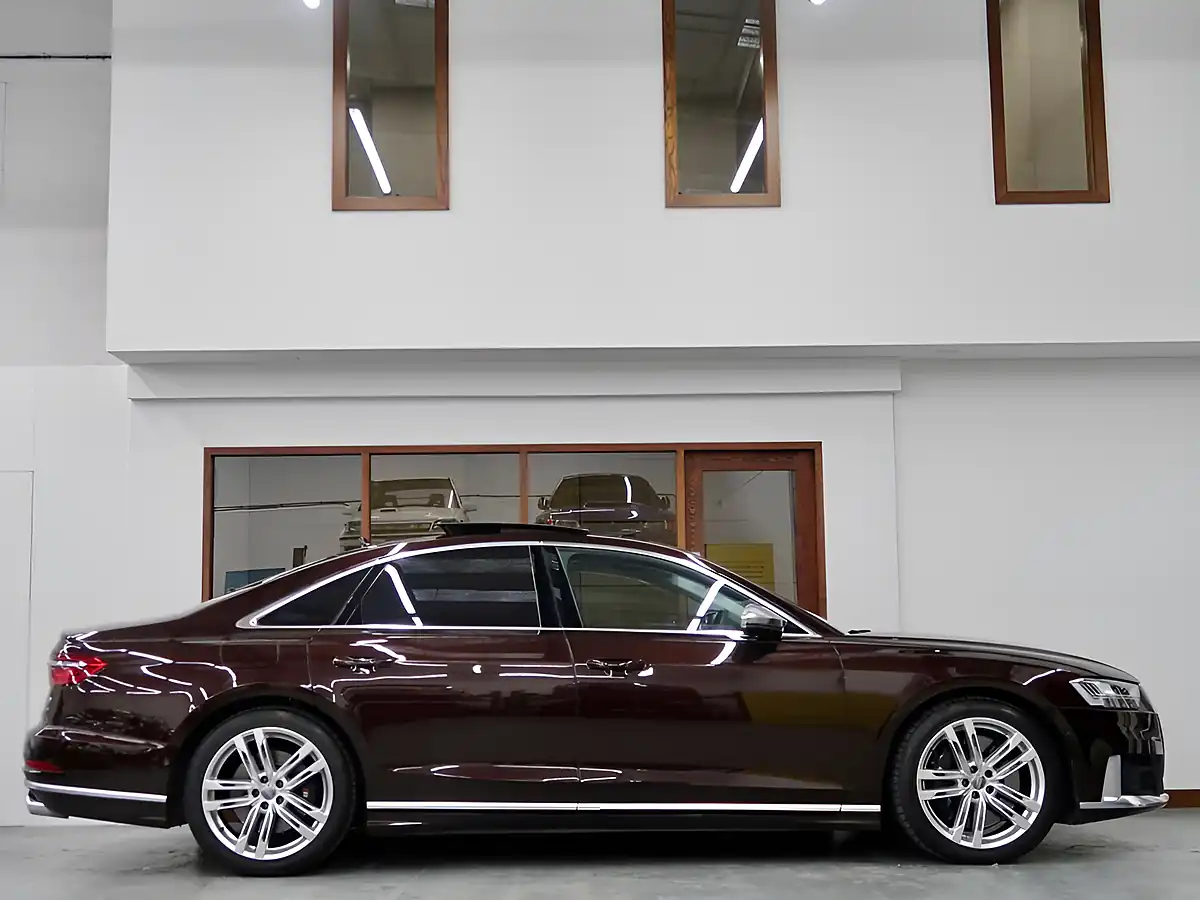 Used 2020 Audi S8 Red - Interior and Exterior details 9