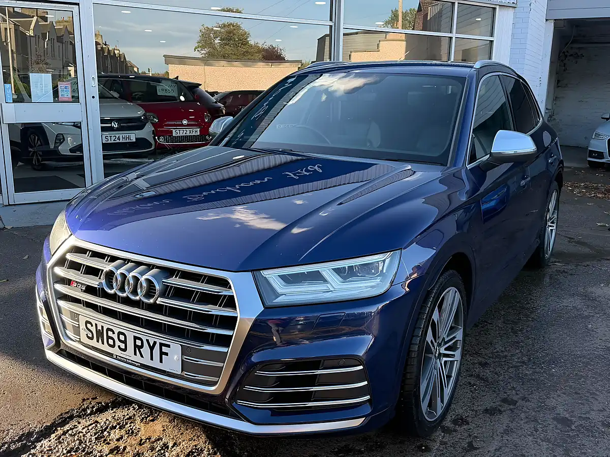 Used 2020 Audi SQ5 S Line Blue - Interior and Exterior details 4