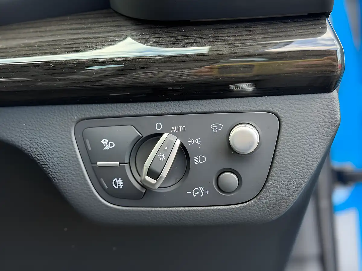 Used 2020 Audi SQ5 Vorsprung Blue - Interior and Exterior details 20