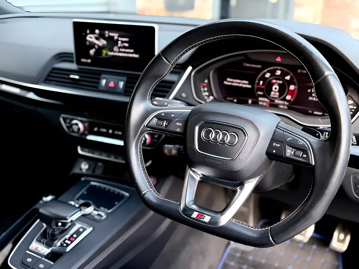 Used 2020 Audi SQ5 Vorsprung Blue - Interior and Exterior details 16