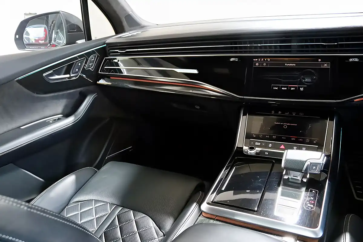 Used 2020 Audi SQ7 Vorsprung Black - Interior and Exterior details 11