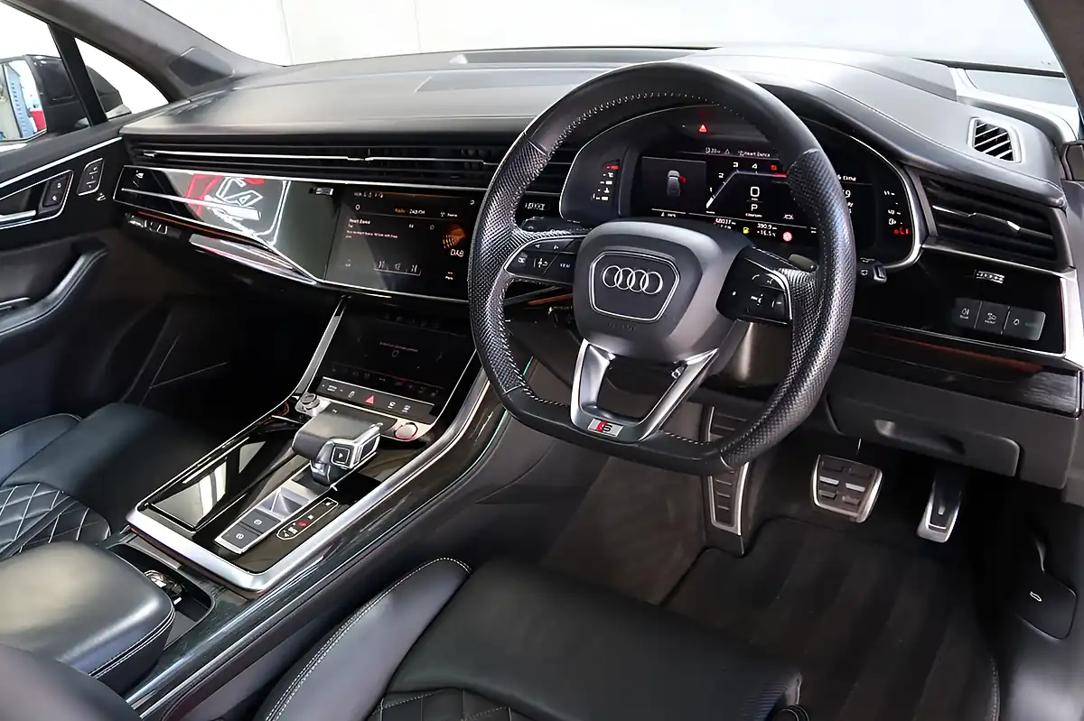 Used 2020 Audi SQ7 Vorsprung Black - Interior and Exterior details 3