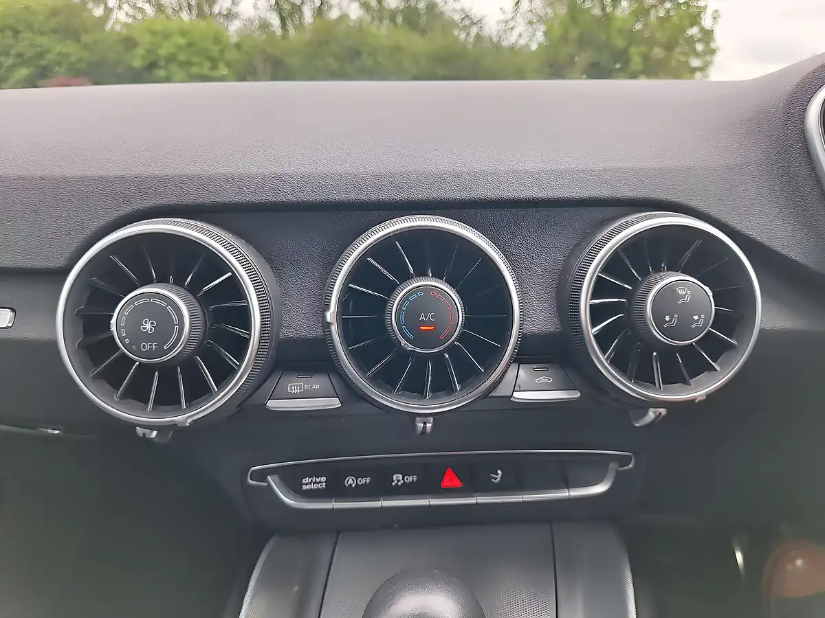 Used 2020 Audi Tt Sport White - Interior and Exterior details 7