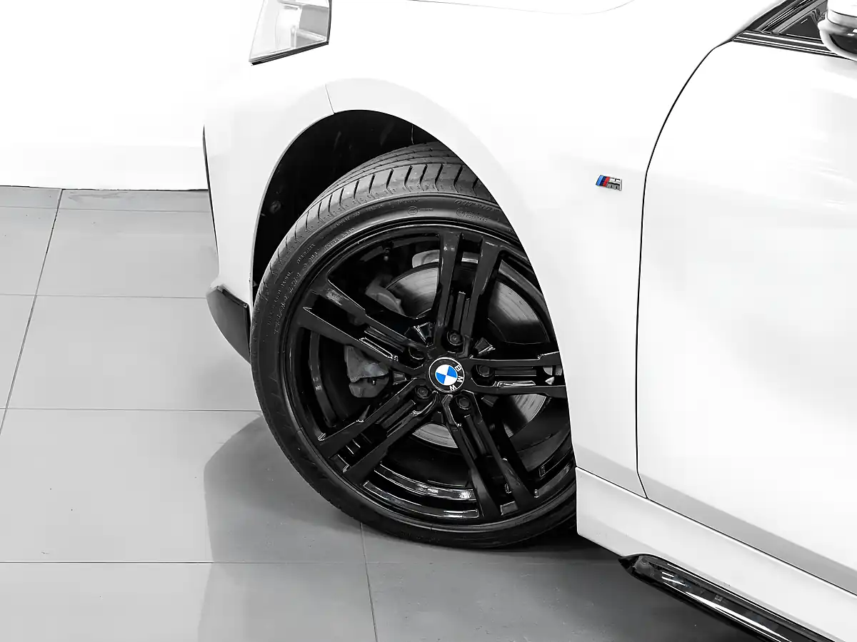 Used 2020 BMW 1 Series M Sport Alpine White - Interior and Exterior details 10