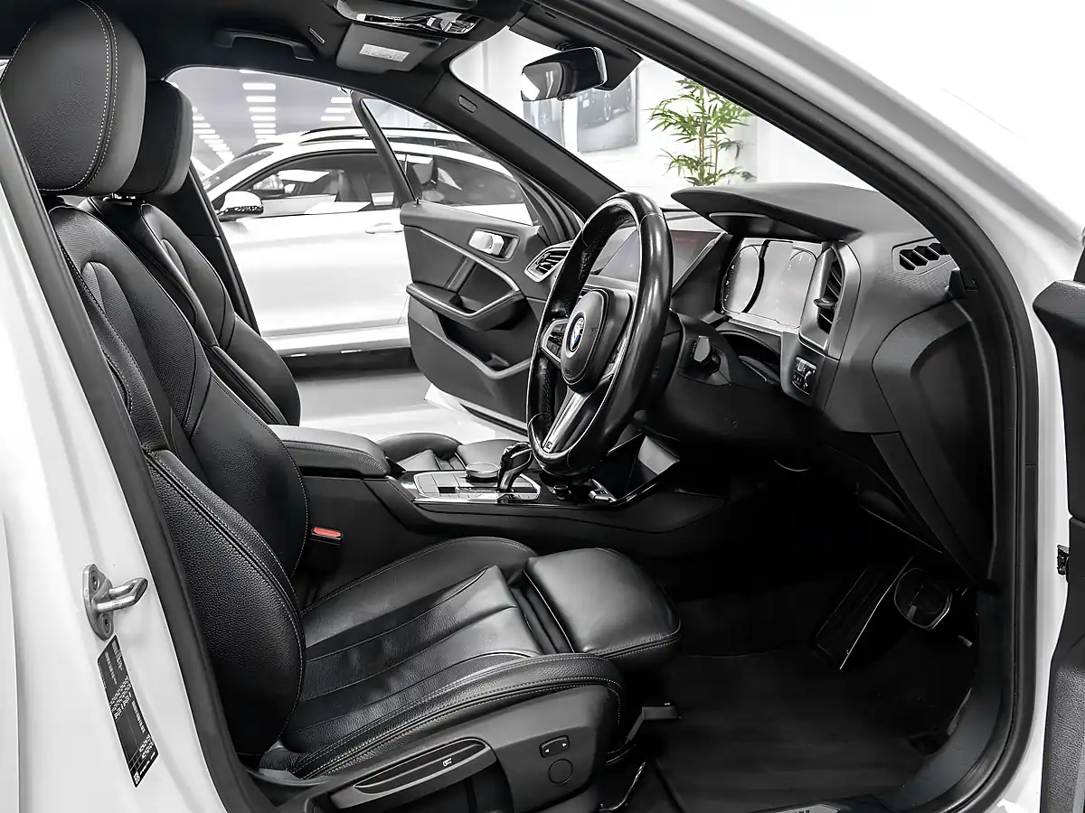 Used 2020 BMW 1 Series M Sport Alpine White - Interior and Exterior details 11
