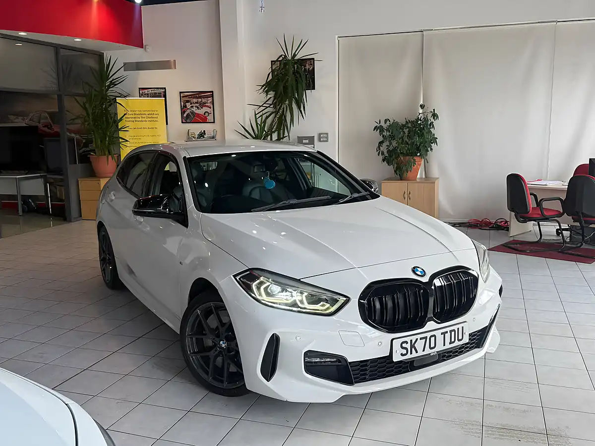 Used 2020 BMW 1 Series M Sport White - Front View