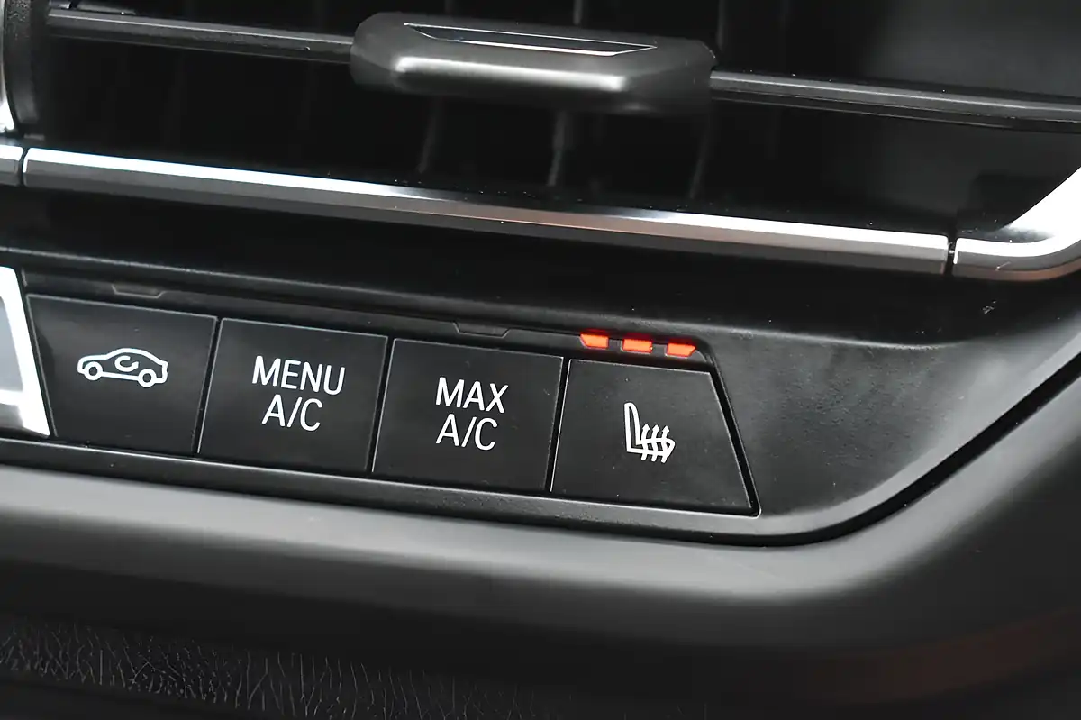 Used 2020 BMW 1 Series M135i White - Interior and Exterior details 14