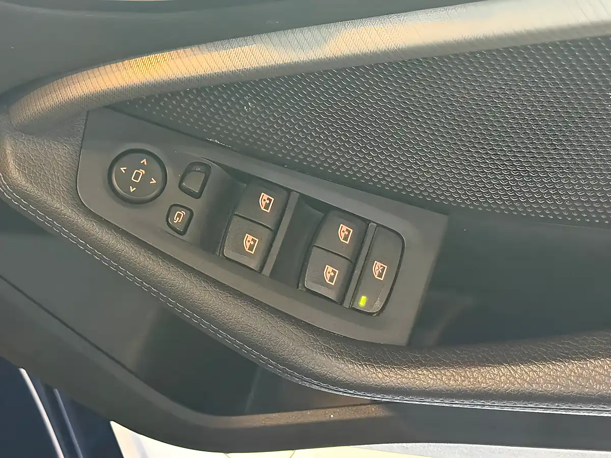 Used 2020 BMW 1 Series Sport Blue - Interior and Exterior details 16