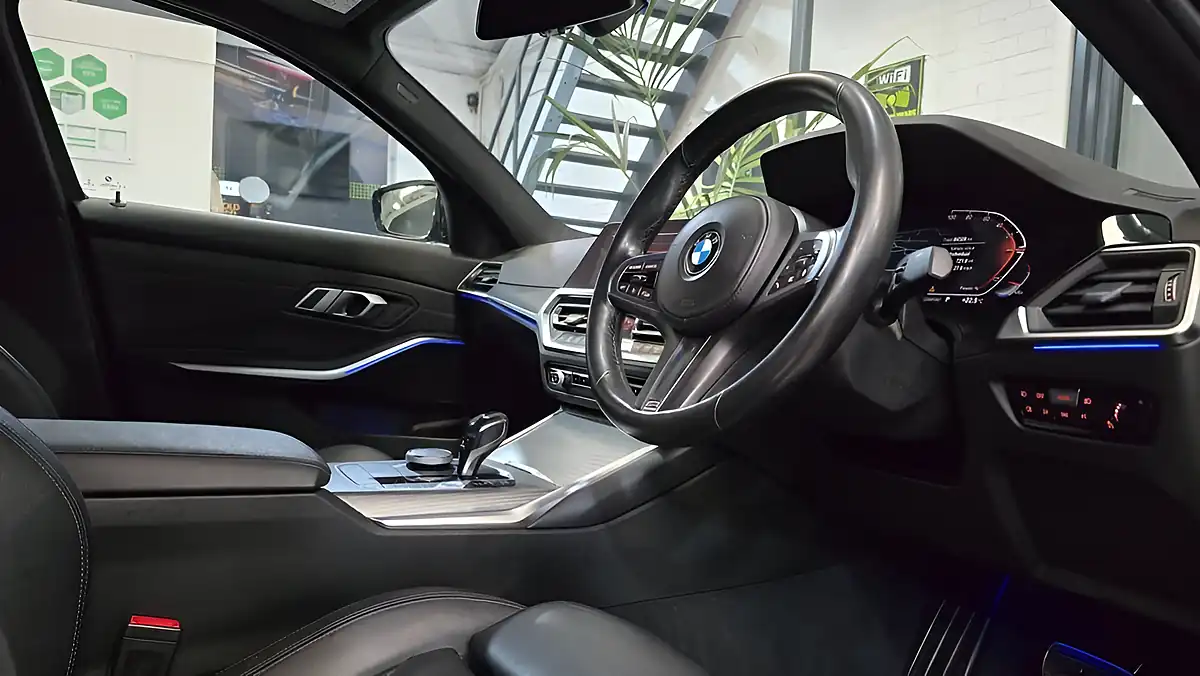 Used 2020 BMW 3 Series M Sport Black Sapphire - Interior and Exterior details 8