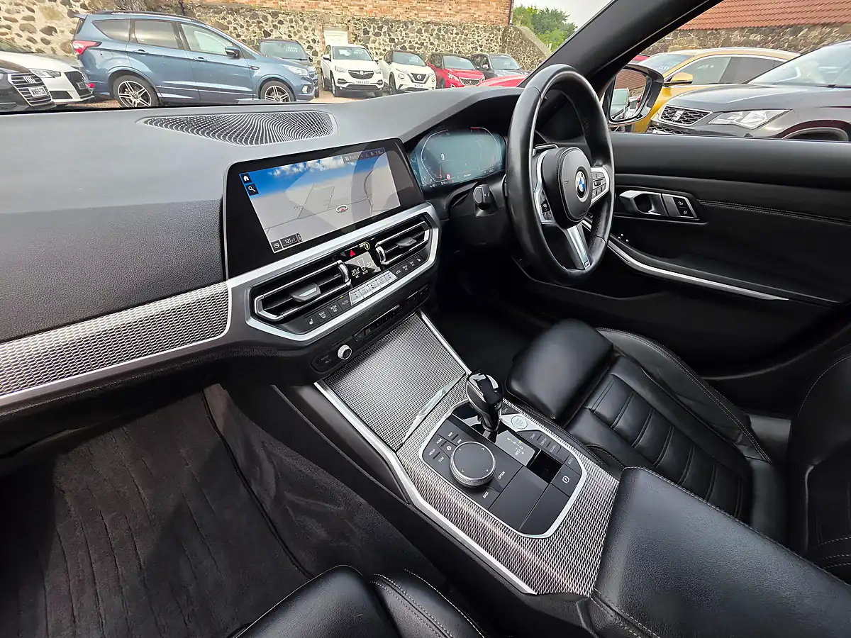 Used 2020 BMW 3 Series M Sport Touring Alpine White - Interior and Exterior details 11