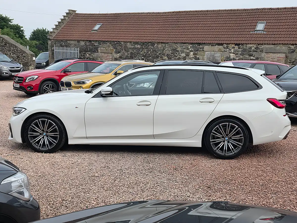 Used 2020 BMW 3 Series M Sport Touring Alpine White - Interior and Exterior details 14