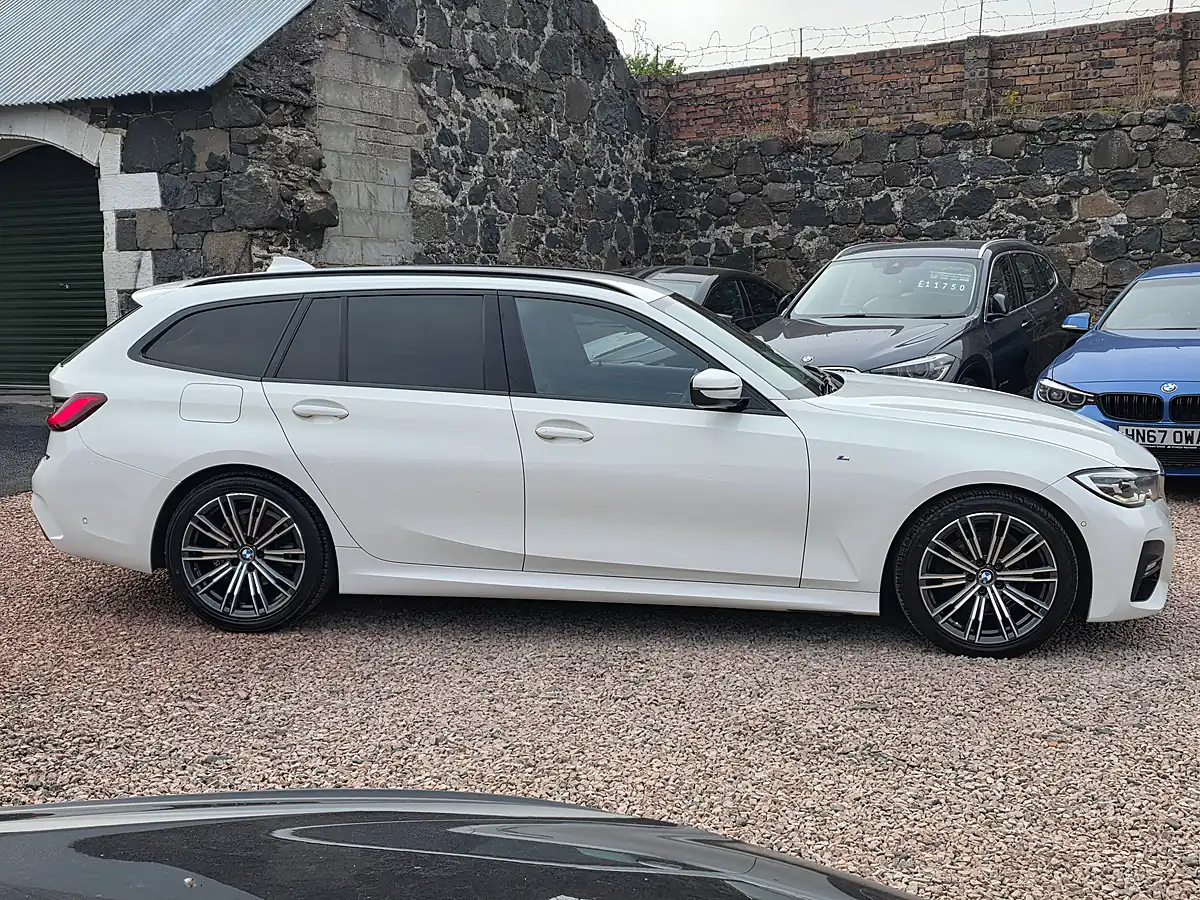 Used 2020 BMW 3 Series M Sport Touring Alpine White - Interior and Exterior details 19