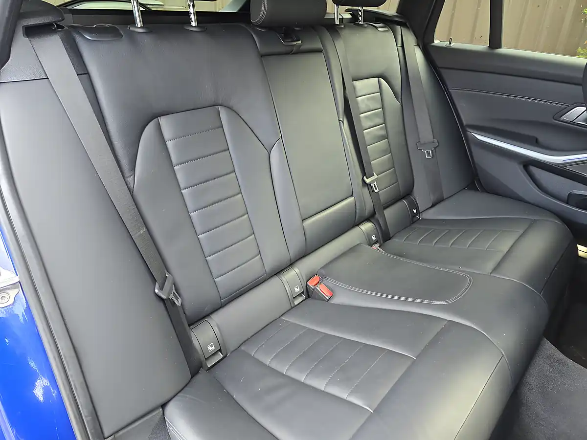 Used 2020 BMW 3 Series M Sport Touring Blue - Interior and Exterior details 18
