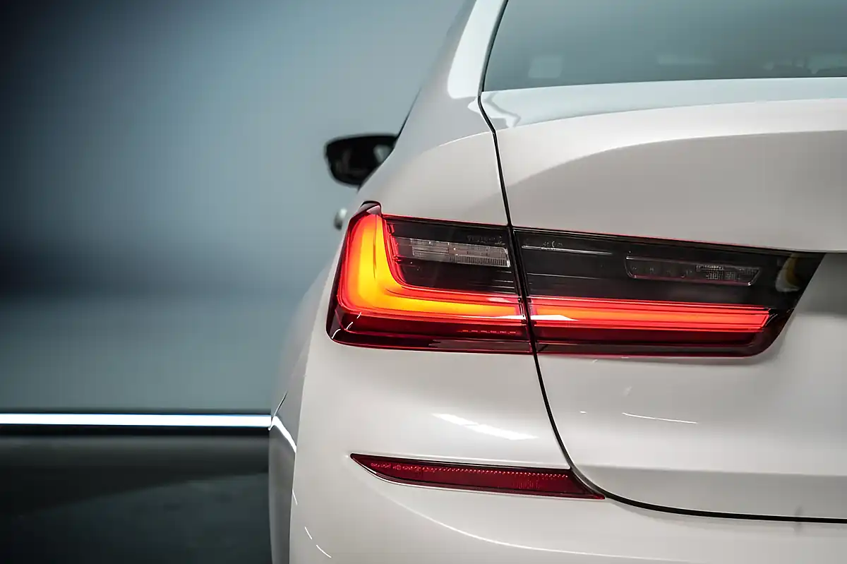 Used 2020 BMW 3 Series M Sport White - Interior and Exterior details 10