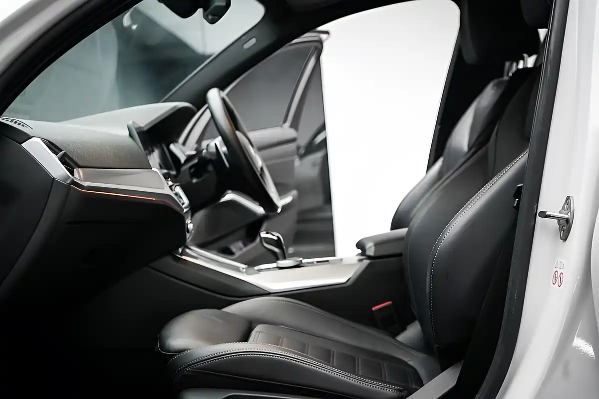 Used 2020 BMW 3 Series M Sport White - Interior and Exterior details 16