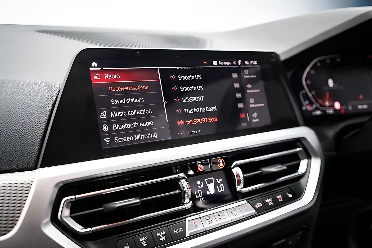 Used 2020 BMW 3 Series M Sport White - Interior and Exterior details 17