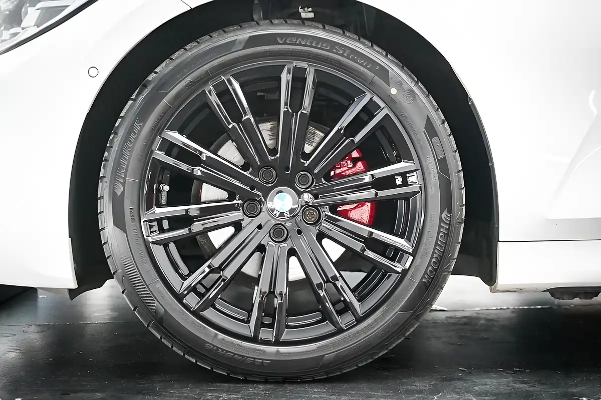 Used 2020 BMW 3 Series M Sport White - Interior and Exterior details 19