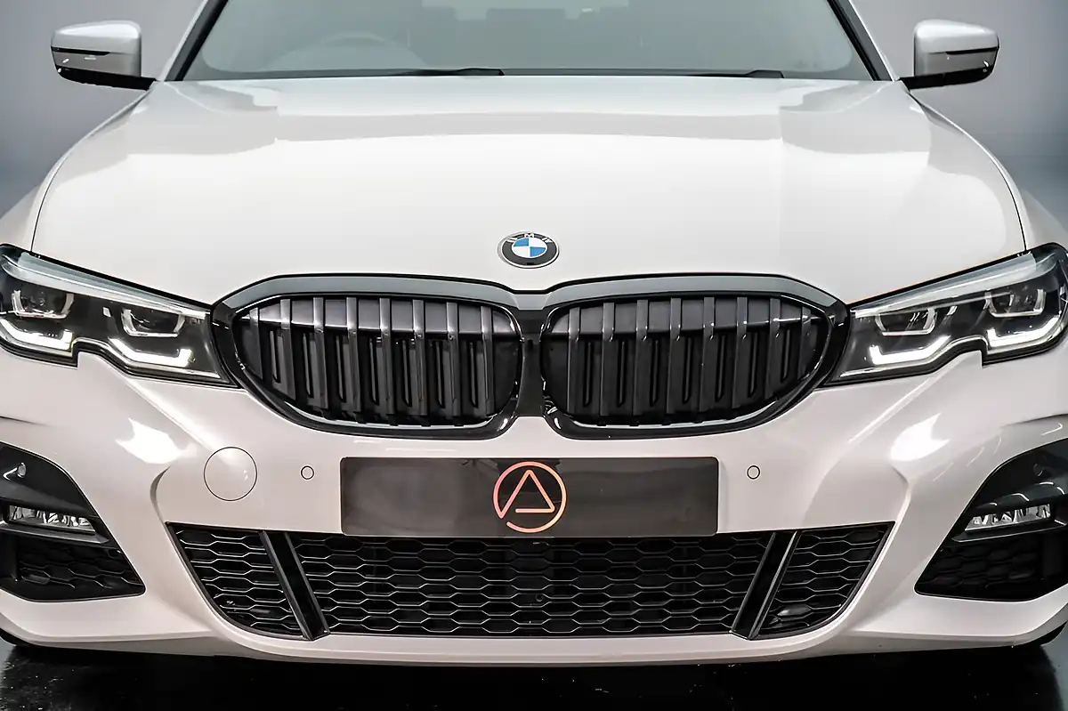 Used 2020 BMW 3 Series M Sport White - Interior and Exterior details 8