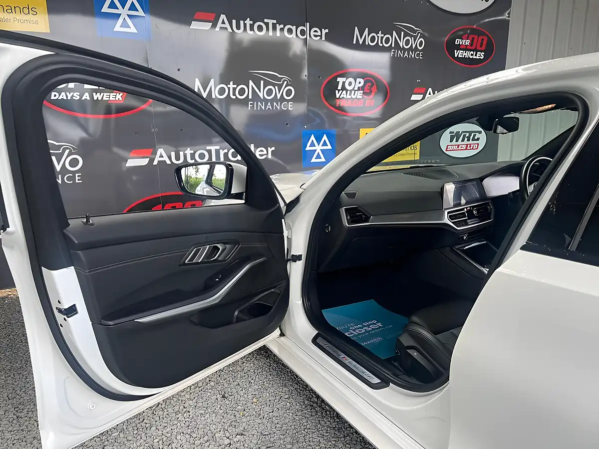 Used 2020 BMW 3 Series M Sport White - Interior and Exterior details 11