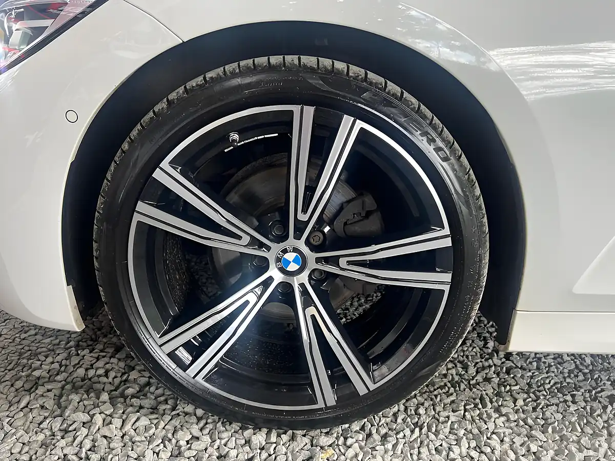 Used 2020 BMW 3 Series M Sport White - Interior and Exterior details 17