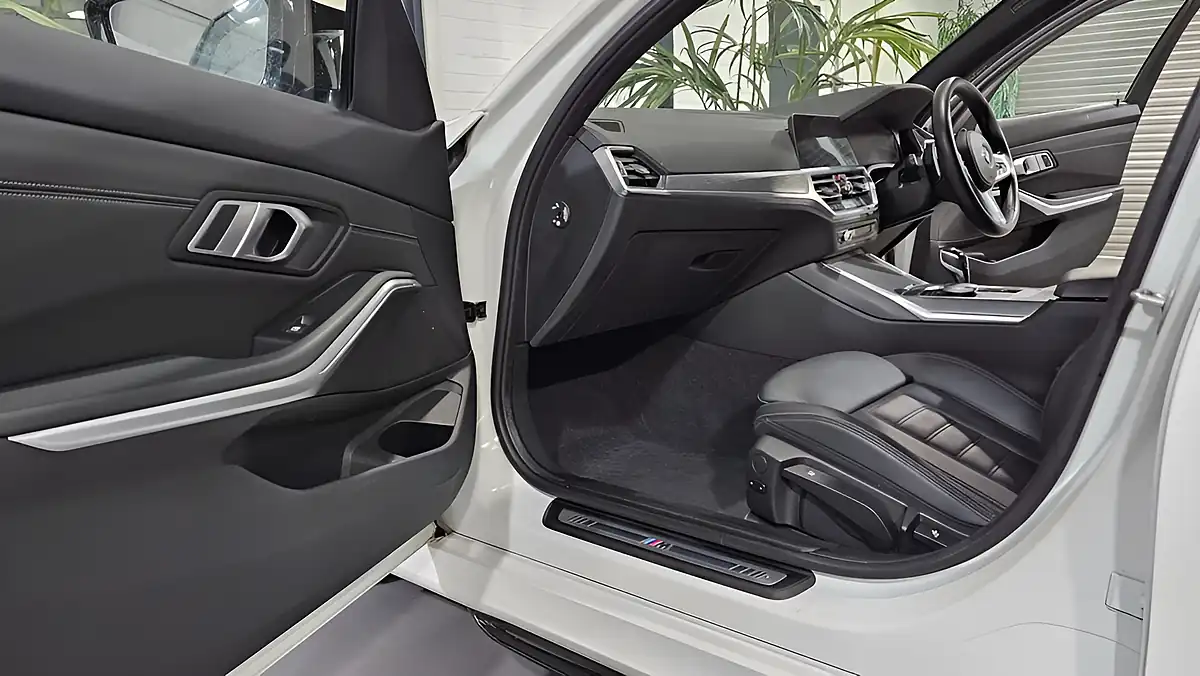 Used 2020 BMW 3 Series M Sport White - Interior and Exterior details 20