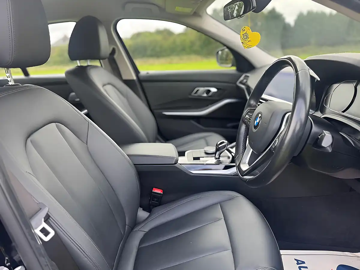 Used 2020 BMW 3 Series Se Black - Interior and Exterior details 11