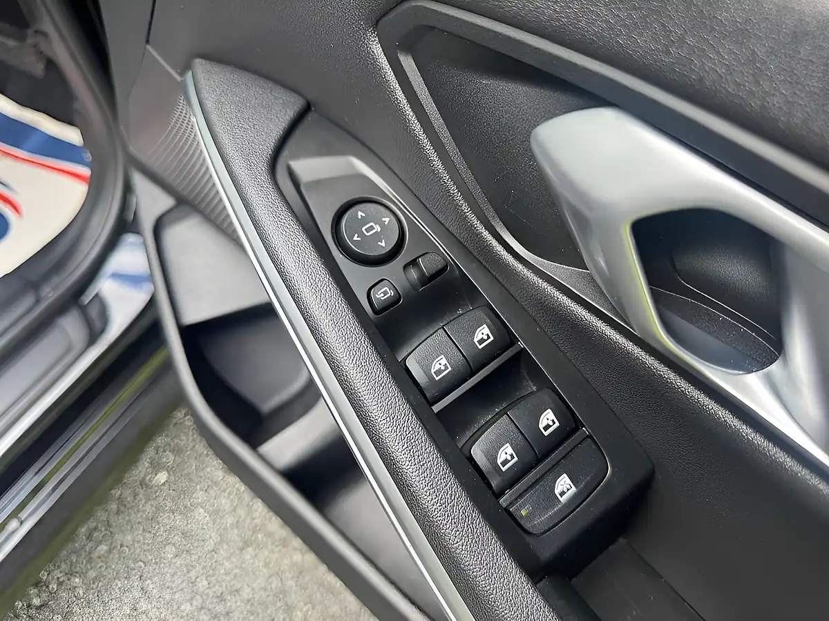 Used 2020 BMW 3 Series Se Black - Interior and Exterior details 12
