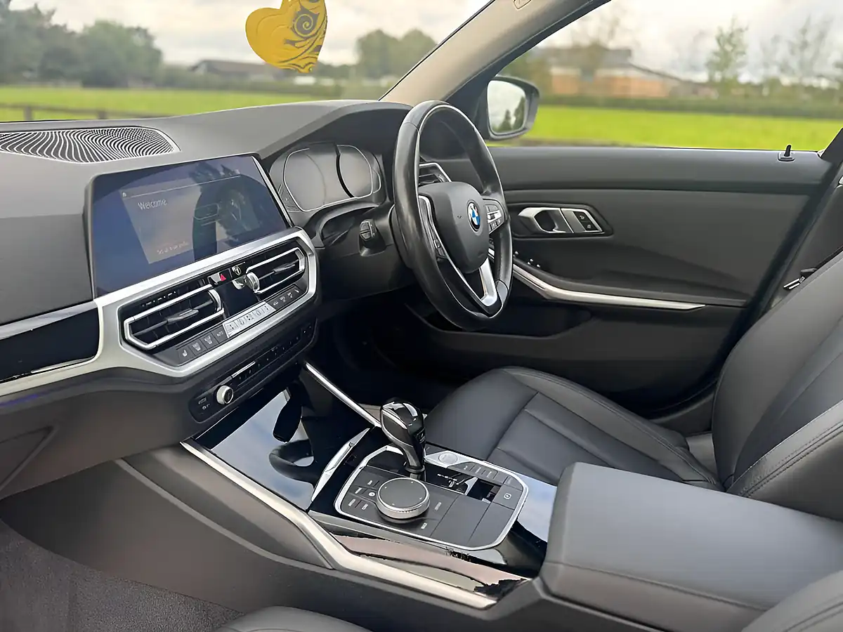 Used 2020 BMW 3 Series Se Black - Interior and Exterior details 13