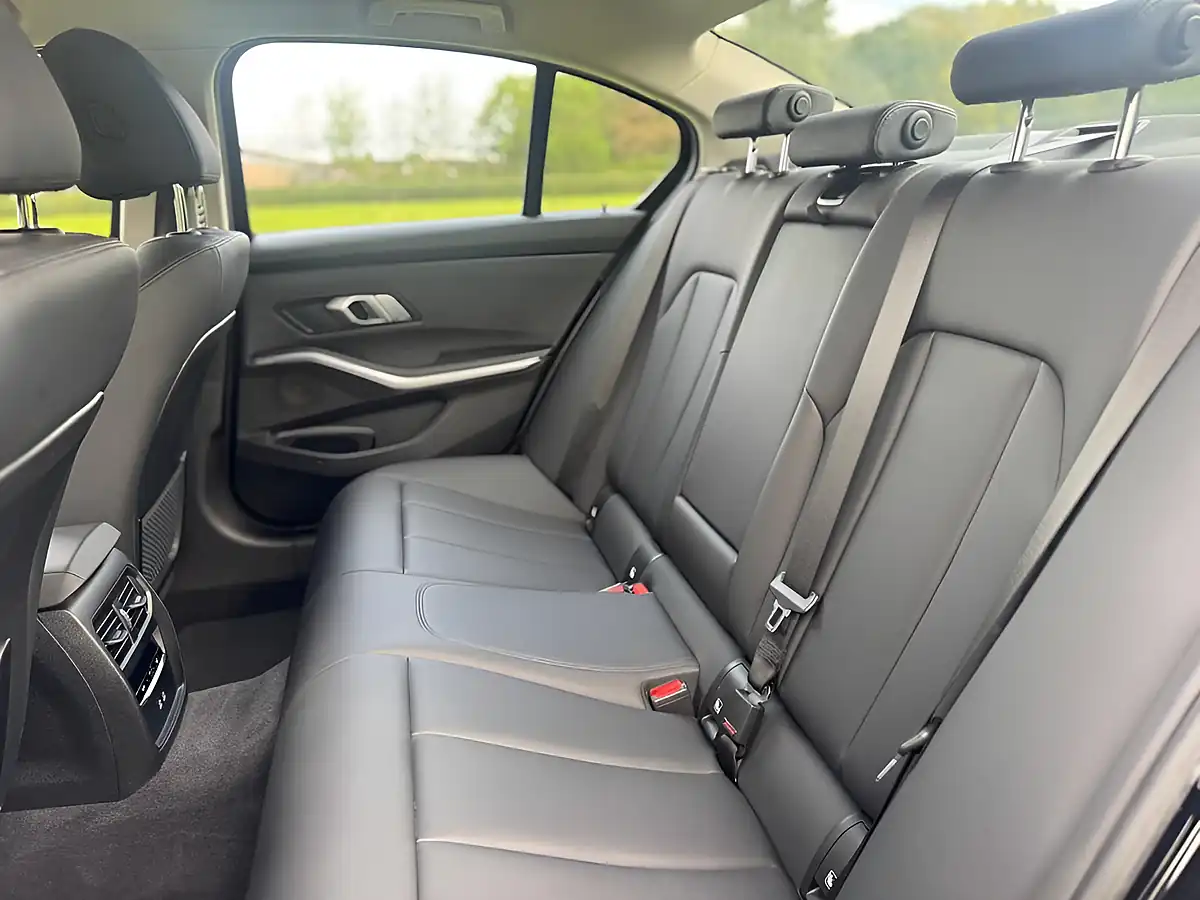 Used 2020 BMW 3 Series Se Black - Interior and Exterior details 18