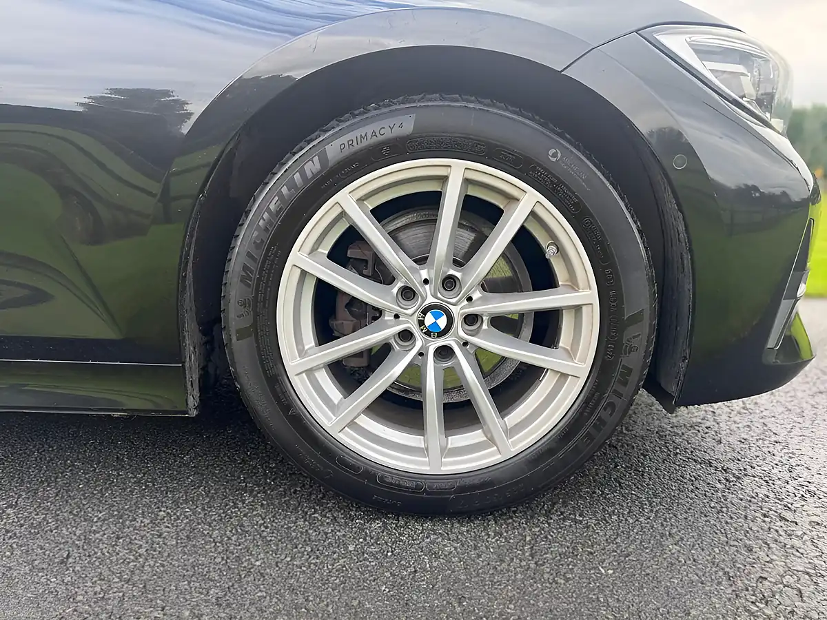 Used 2020 BMW 3 Series Se Black - Interior and Exterior details 9