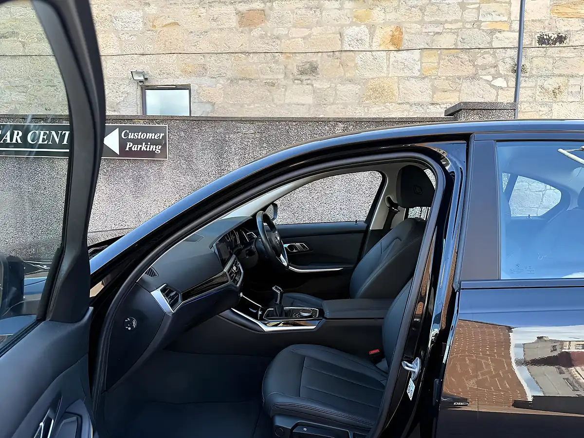 Used 2020 BMW 3 Series Se Black Sapphire Metallic - Interior and Exterior details 14