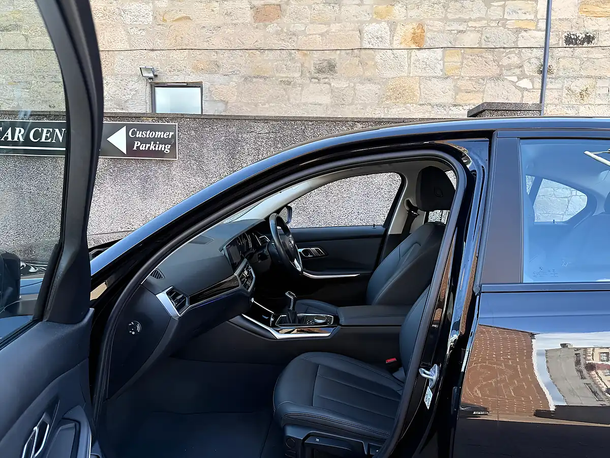 Used 2020 BMW 3 Series Se Black Sapphire Metallic - Interior and Exterior details 4
