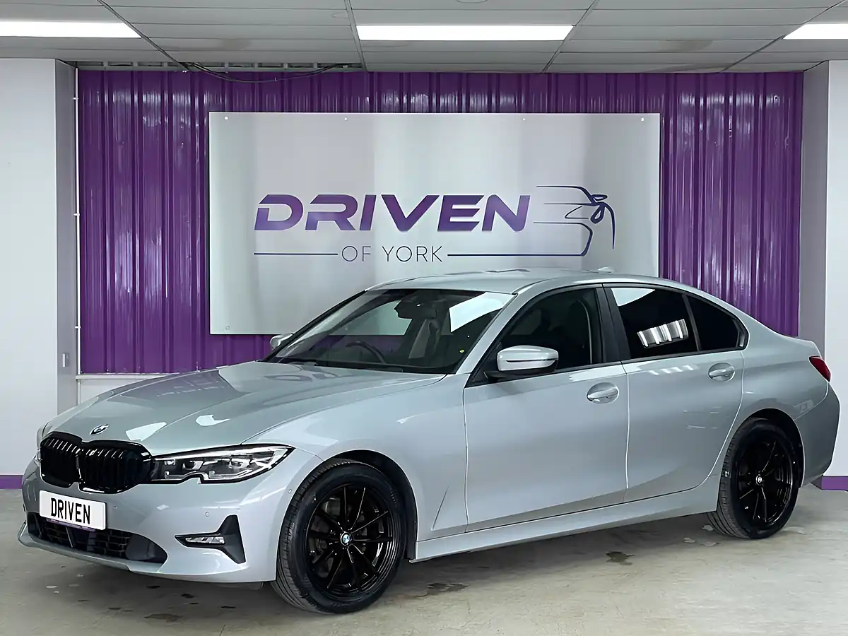 Used 2020 BMW 3 Series Se Glacier Silver - Front View