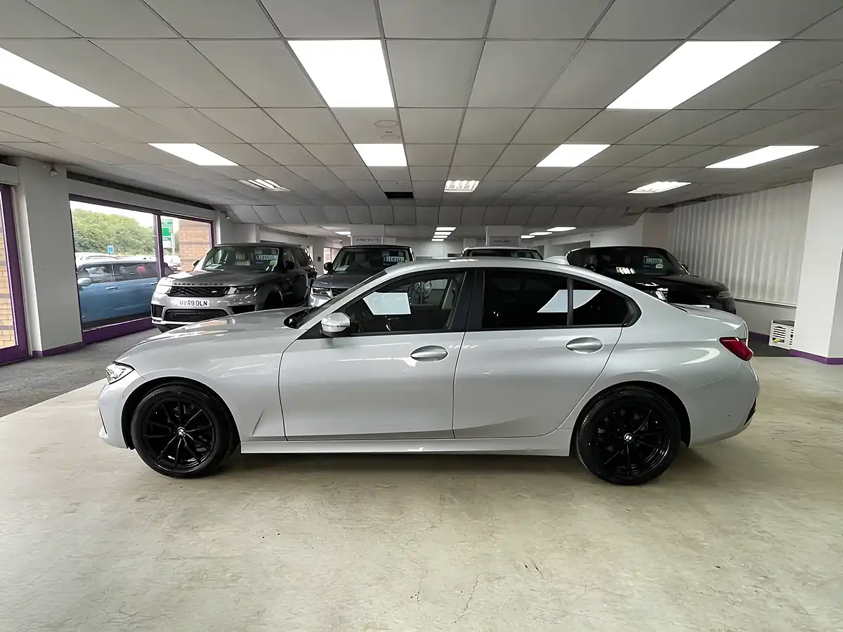 Used 2020 BMW 3 Series Se Glacier Silver - Interior and Exterior details 10