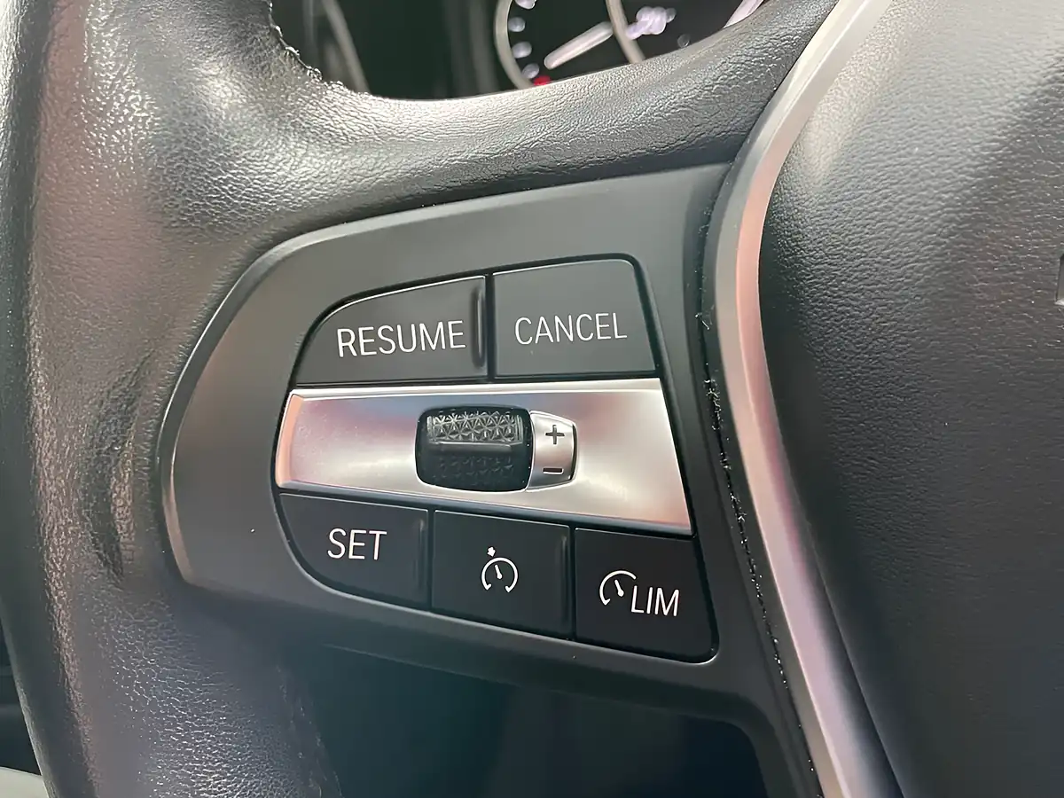Used 2020 BMW 3 Series Se Glacier Silver - Interior and Exterior details 17