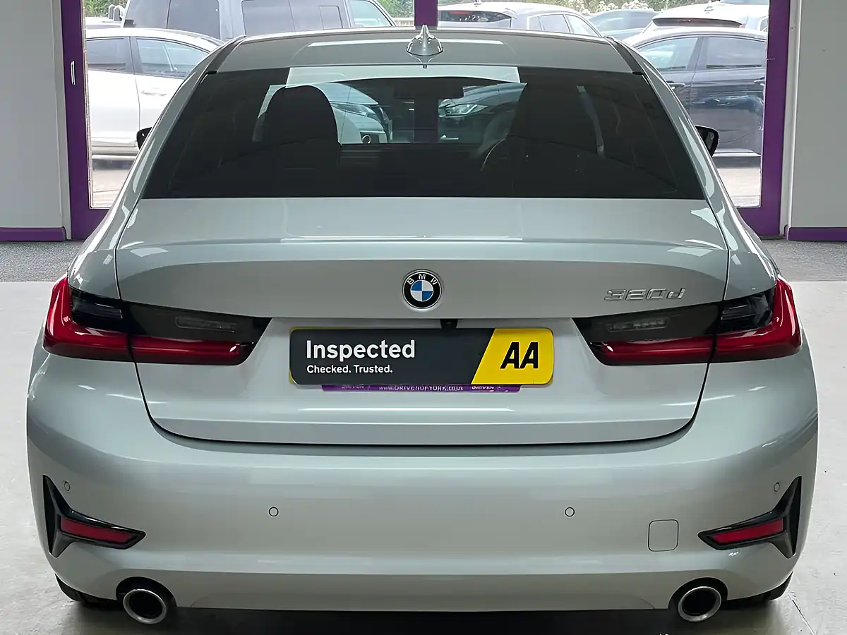 Used 2020 BMW 3 Series Se Glacier Silver - Interior and Exterior details 9