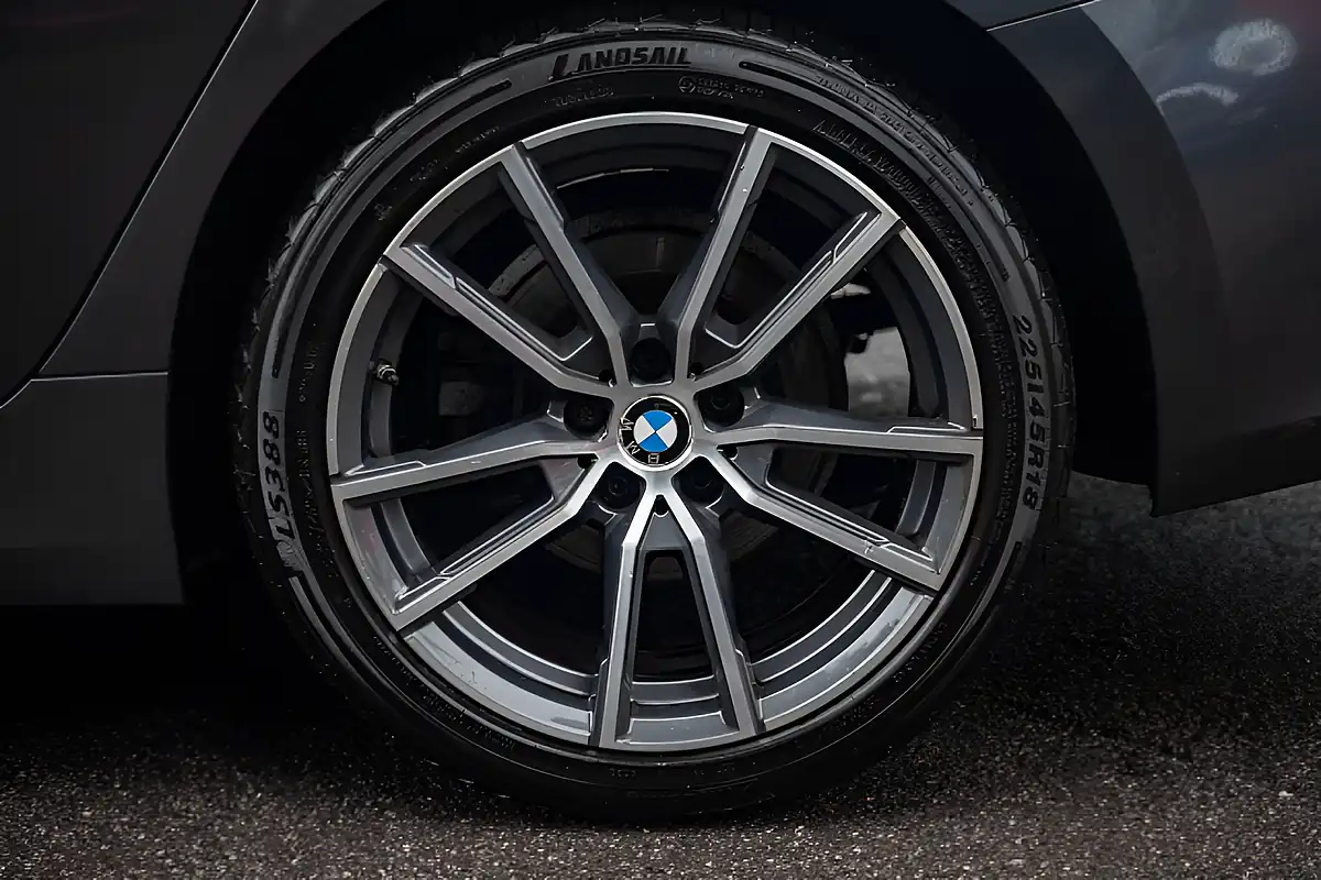 Used 2020 BMW 3 Series Sport Mineral Grey - Interior and Exterior details 12