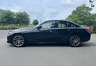 Used 2020 BMW 3 Series Sport Sapphire Black - Interior and Exterior details 12