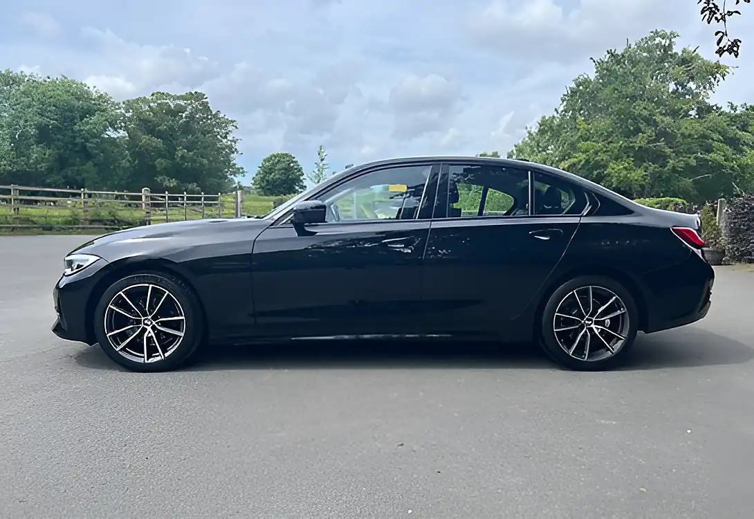 Used 2020 BMW 3 Series Sport Sapphire Black - Interior and Exterior details 12