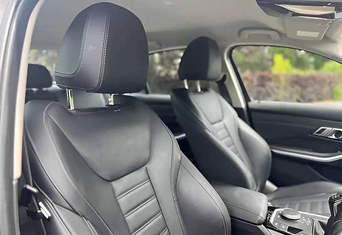 Used 2020 BMW 3 Series Sport Sapphire Black - Interior and Exterior details 17