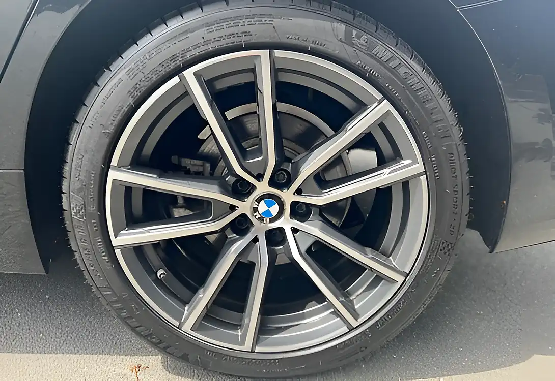 Used 2020 BMW 3 Series Sport Sapphire Black - Interior and Exterior details 19