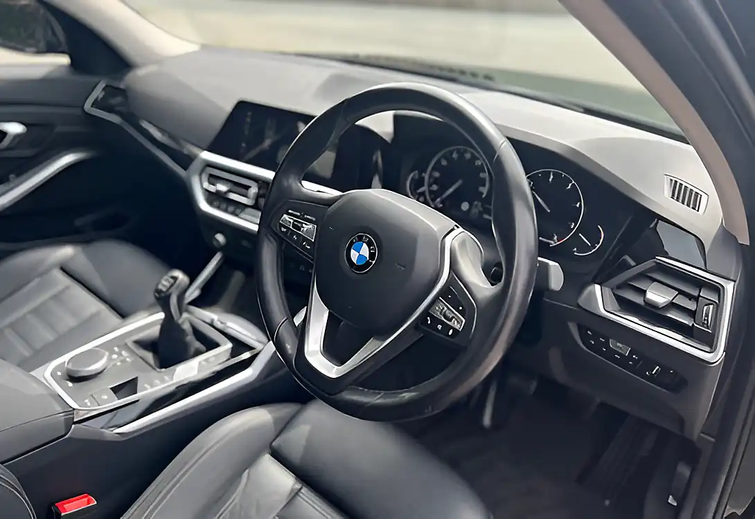 Used 2020 BMW 3 Series Sport Sapphire Black - Interior and Exterior details 20